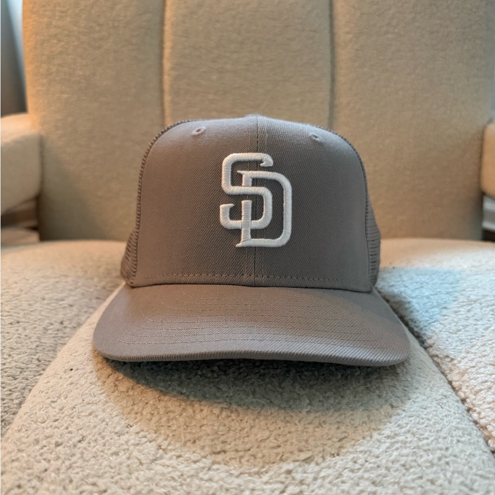 San Diego Padres Grey New Era 9Fifty (950) SnapBack Trucker Hat
